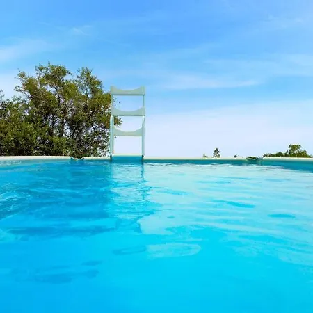 Mimosa Villa *